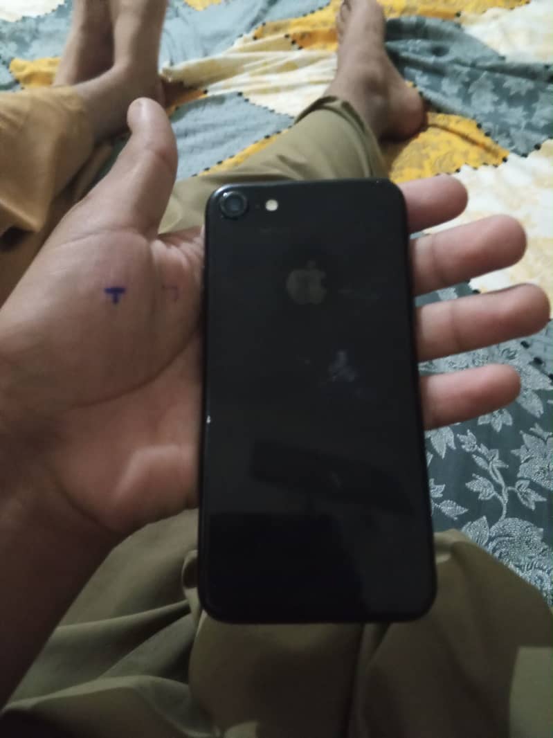 Apple iPhone 7 1