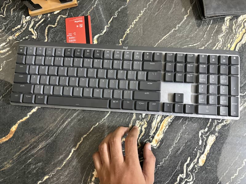 Logitech mx keys 1