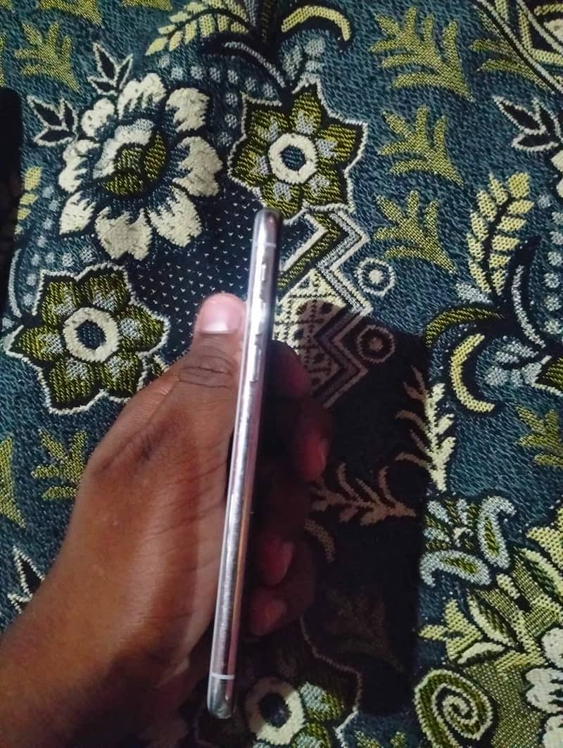 iPhone X 3