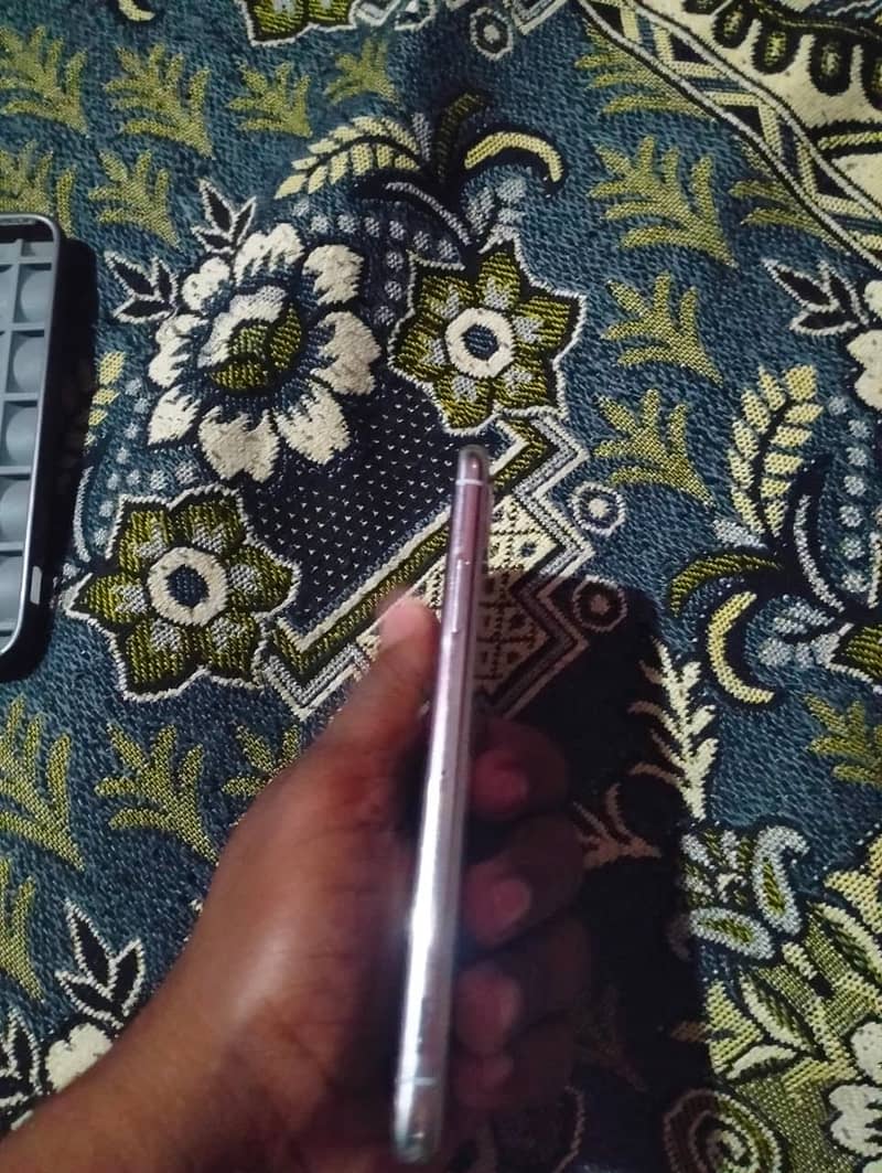 iPhone X 4