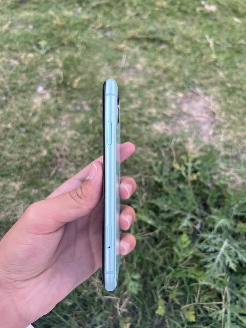iPhone 11 3