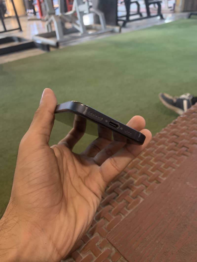 iPhone 15 Pro  model full box 1