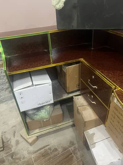 Shop Sale Counter, Rack, Cabin