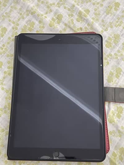 IPAD 8th Gen(32 Gb)[wifi]~10/10mint condition all genuine acesories