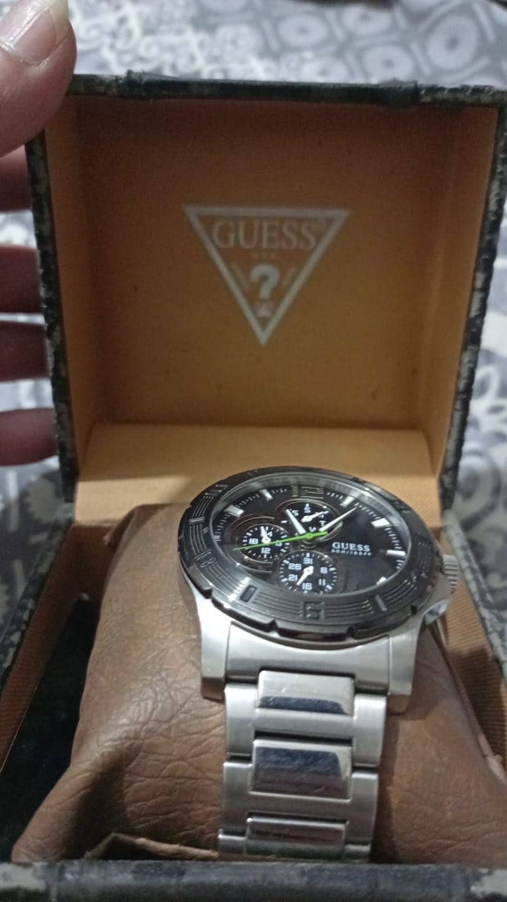 Guess model watch 4