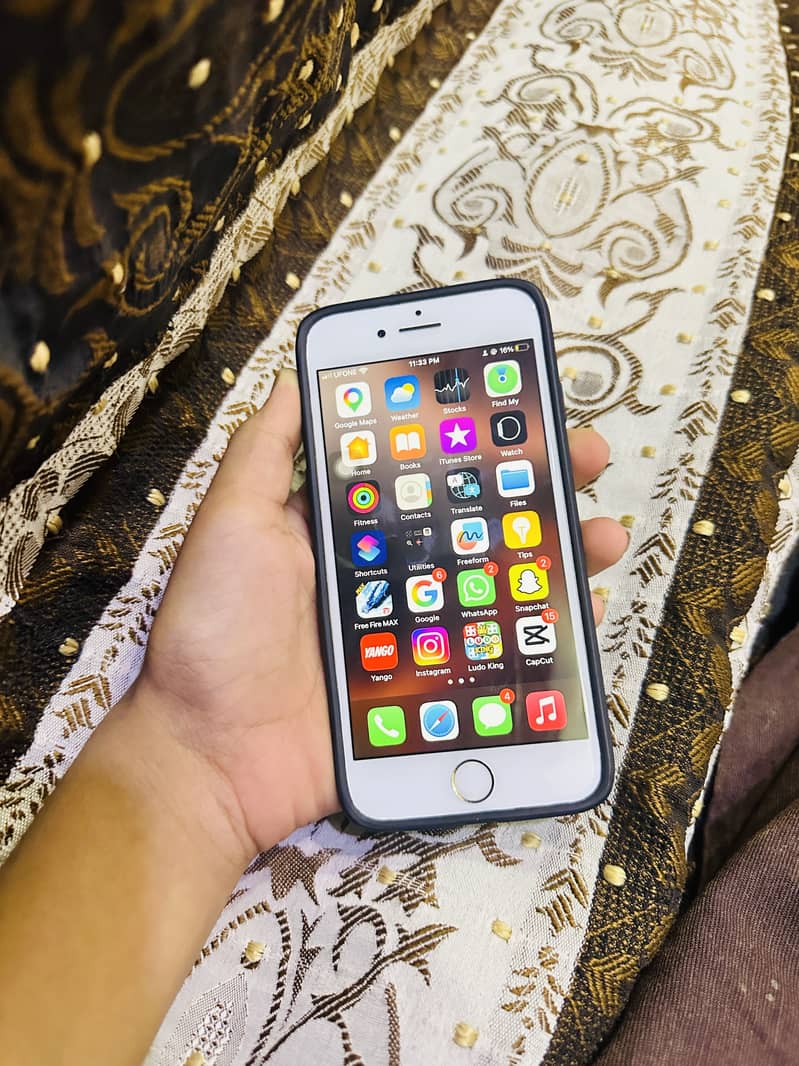 Apple iPhone 8 3