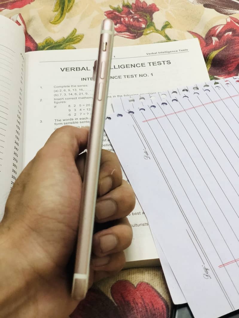 Apple iPhone 7 Plus 6