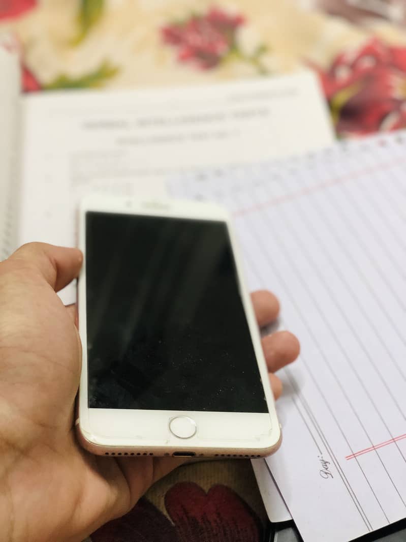 Apple iPhone 7 Plus 11