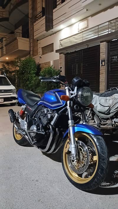 Honda cb400 super four (vtec)
