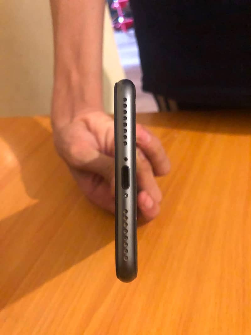 Apple iPhone 8 Plus 4