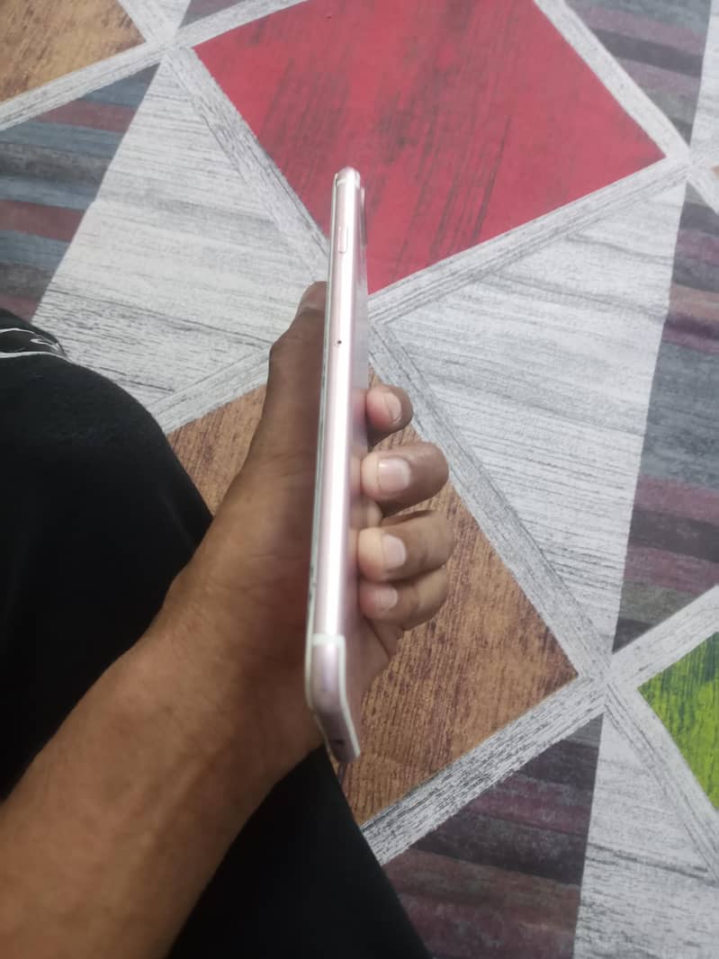 Apple iPhone 7 Plus 0