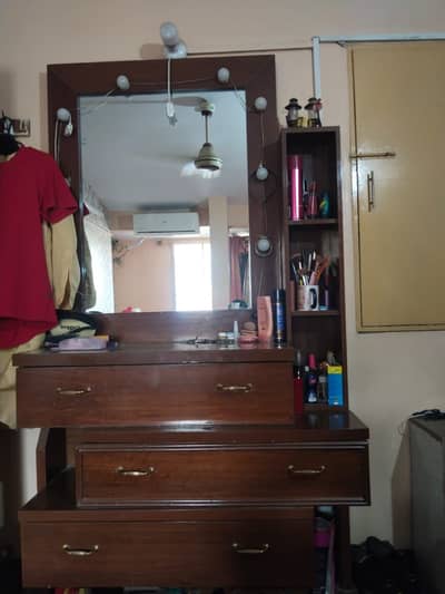 Dressing table