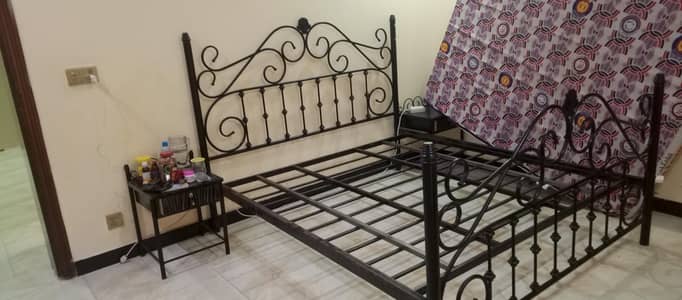 king size bed with side tables
