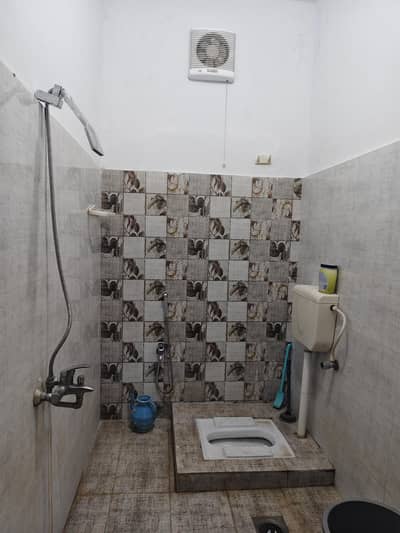 first floor for rent location i-10 Islamabad  small family required