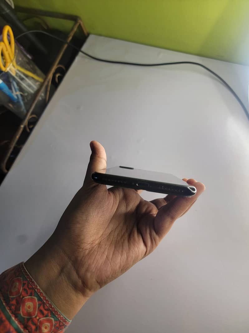 Apple iPhone 7 Plus 5