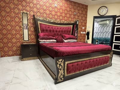 Luxury king bed with drawer and mirror