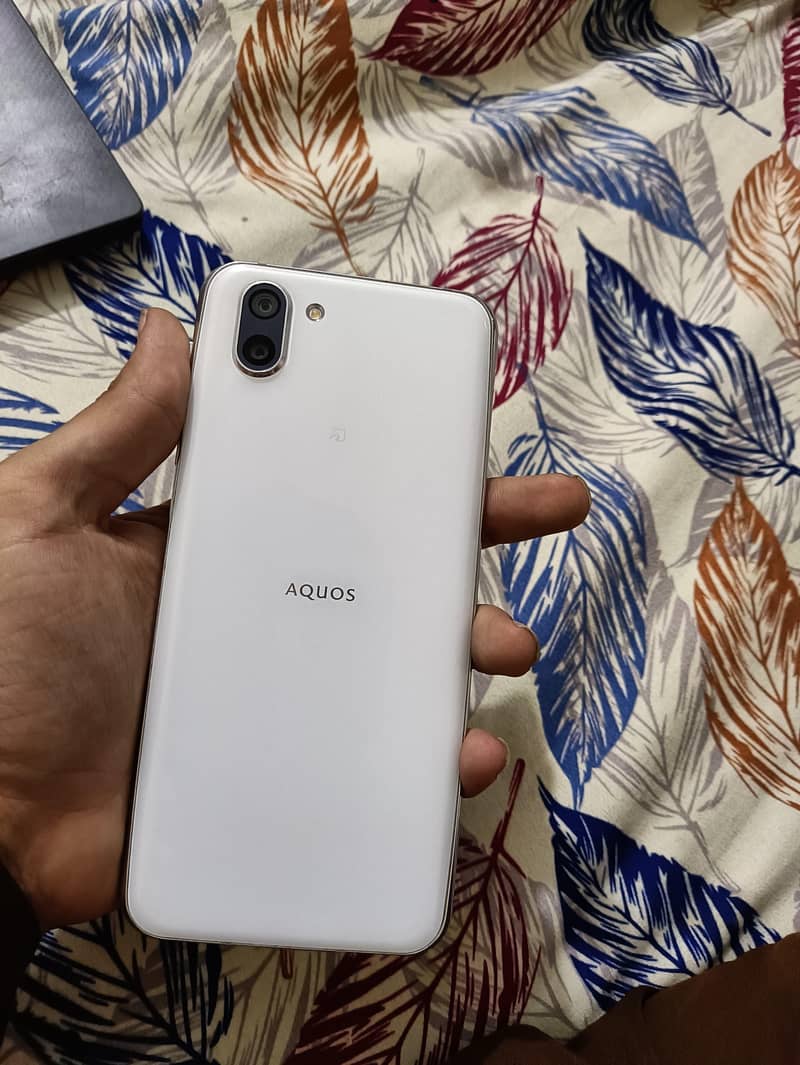 Sharp Aquos R2 1