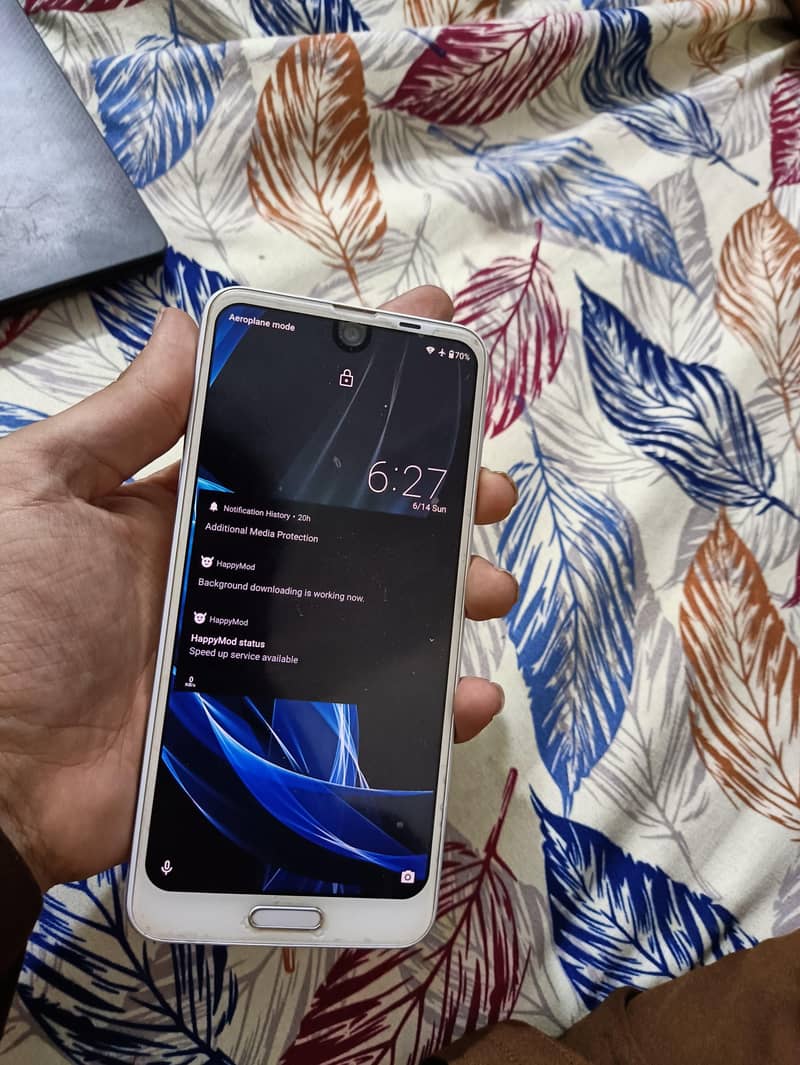 Sharp Aquos R2 3