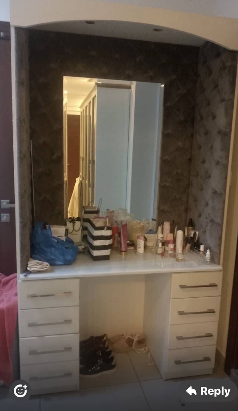 Dressing table 0