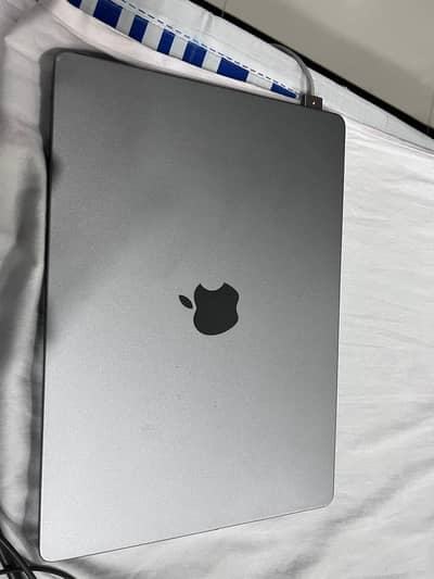 Apple Macbook M1 Pro 16 GB/ 1 TB/ 92% health (100% okay)