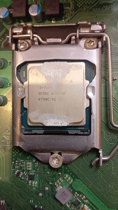 Intel Core i3 7100 10/10 condition just 1 year used