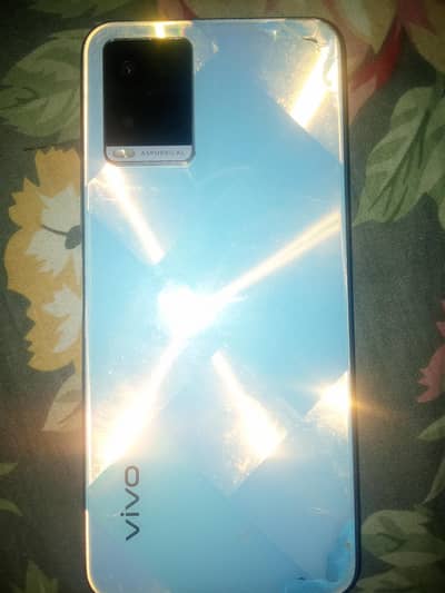 Vivo V21