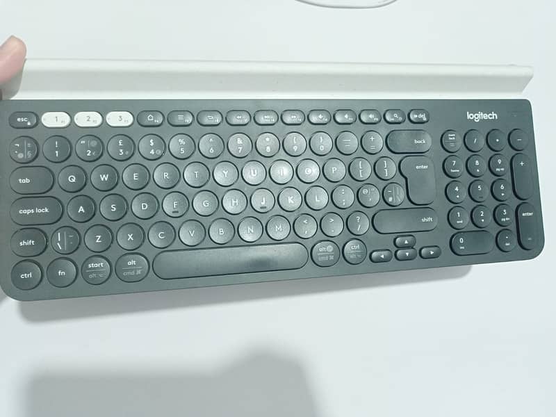 Logitech K780 Multi-Device Wireless Keyboard 0