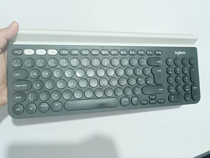 Logitech K780 Multi-Device Wireless Keyboard 1