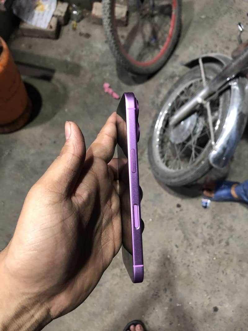 Apple iPhone 16 2