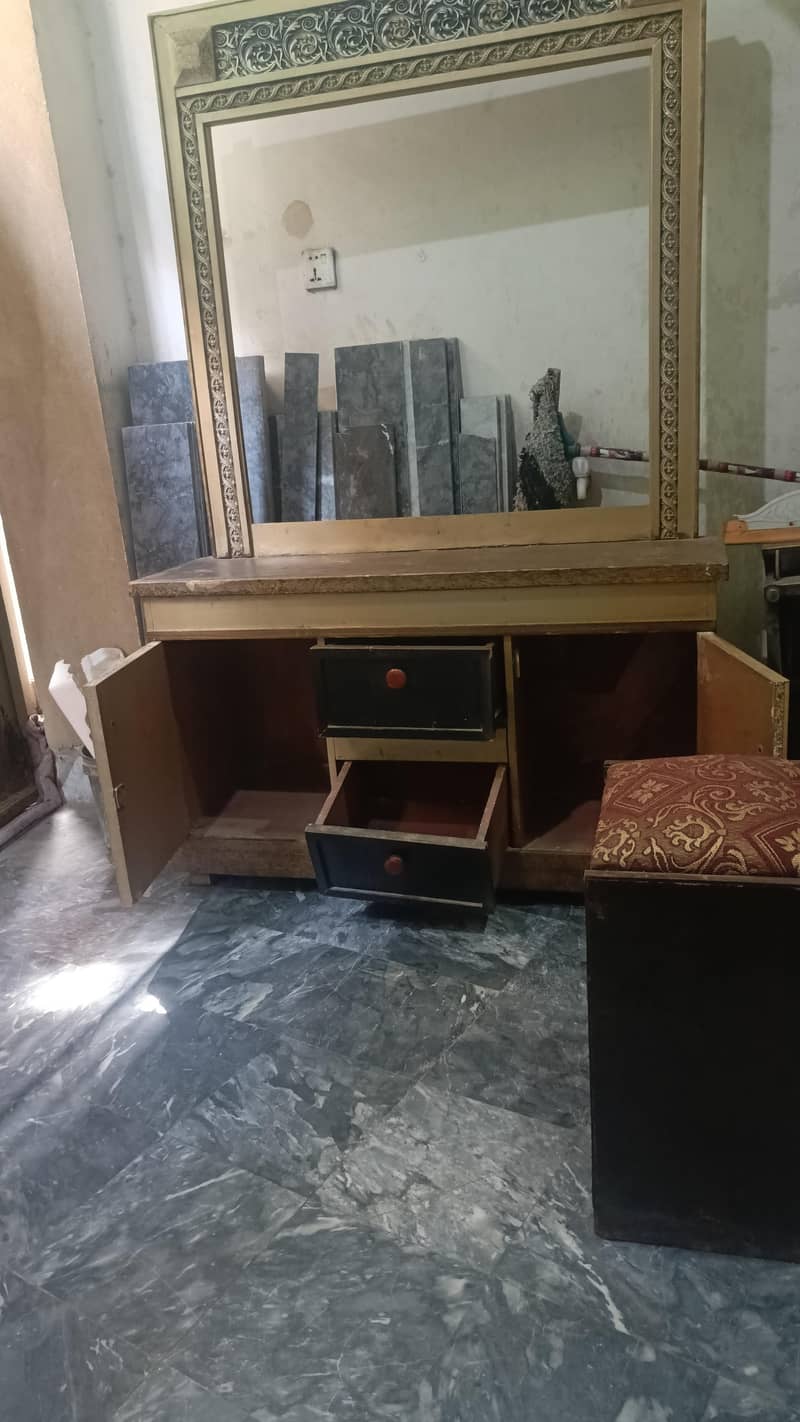 dressing table 0