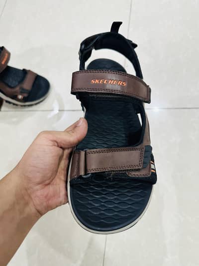 100% original Skechers Relaxed fit Luke Foam Sandals for men. Size uk 8