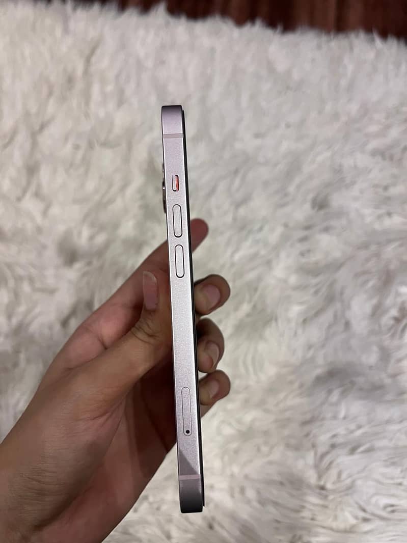Apple iPhone 13 2