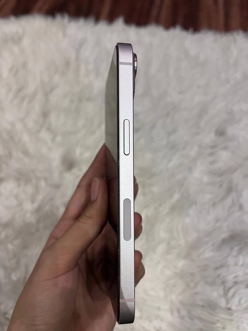 Apple iPhone 13 4