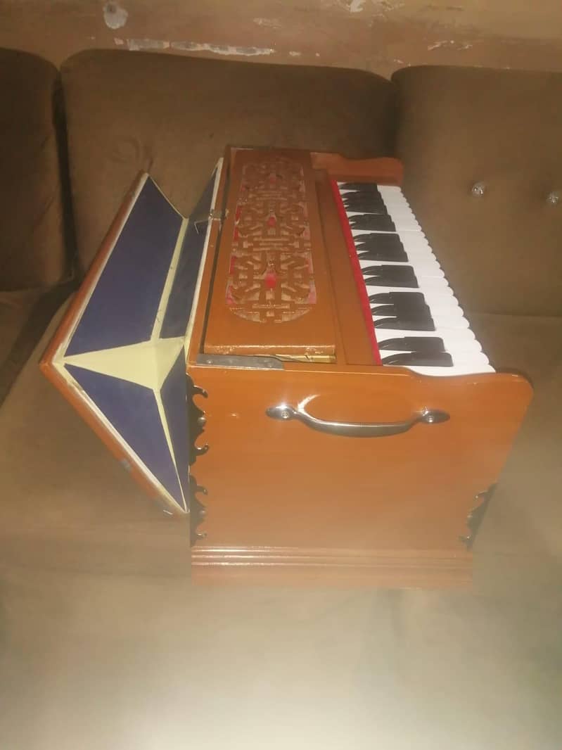 harmonium 4