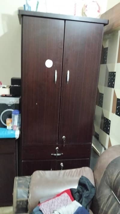 I'm selling my used wardrobe in very good condition