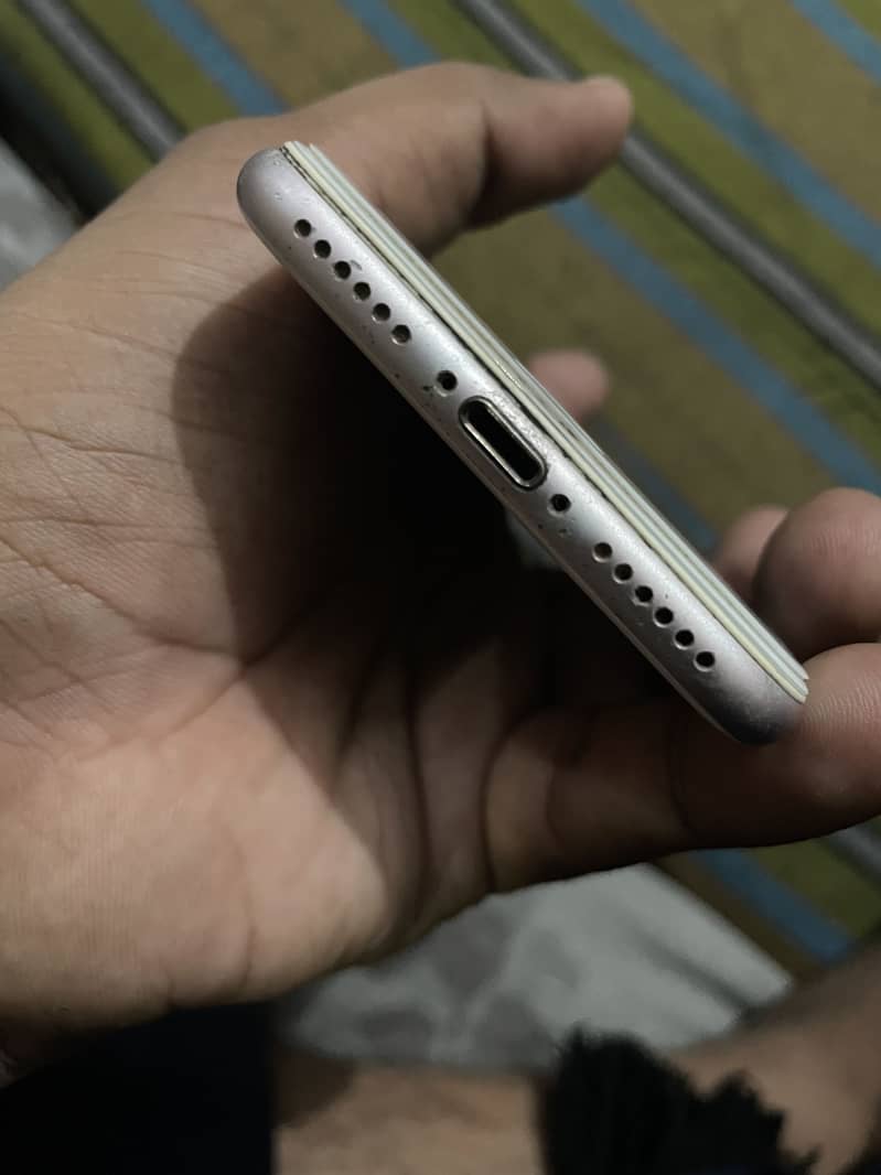 Apple iPhone 7 2