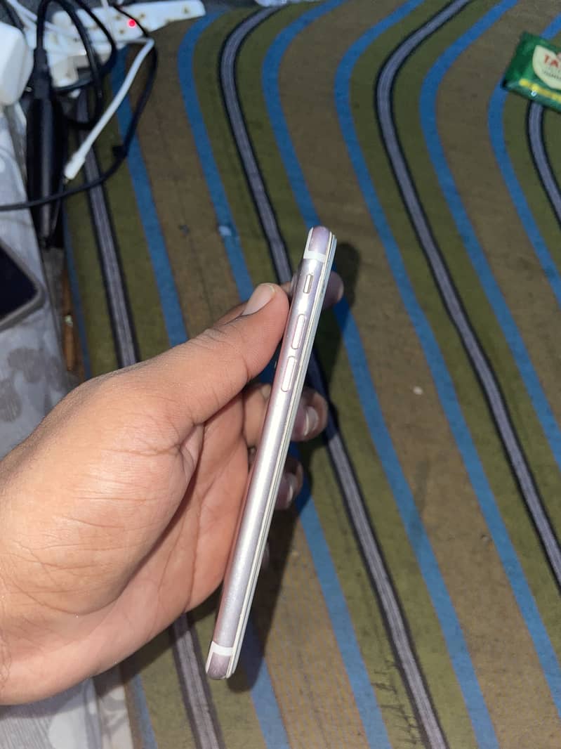 Apple iPhone 7 3