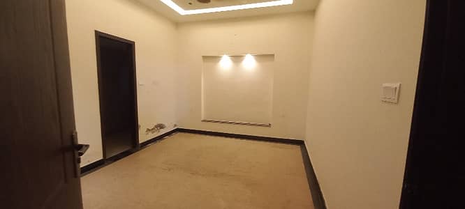 Beautiful 5 Marla House Available For Rent
