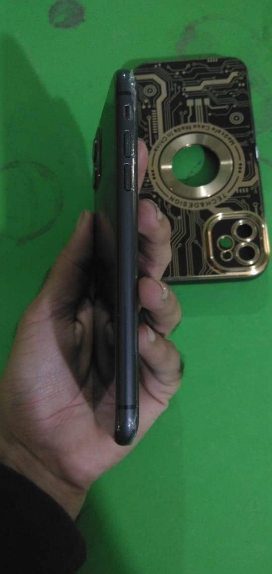 Apple iPhone 11 3
