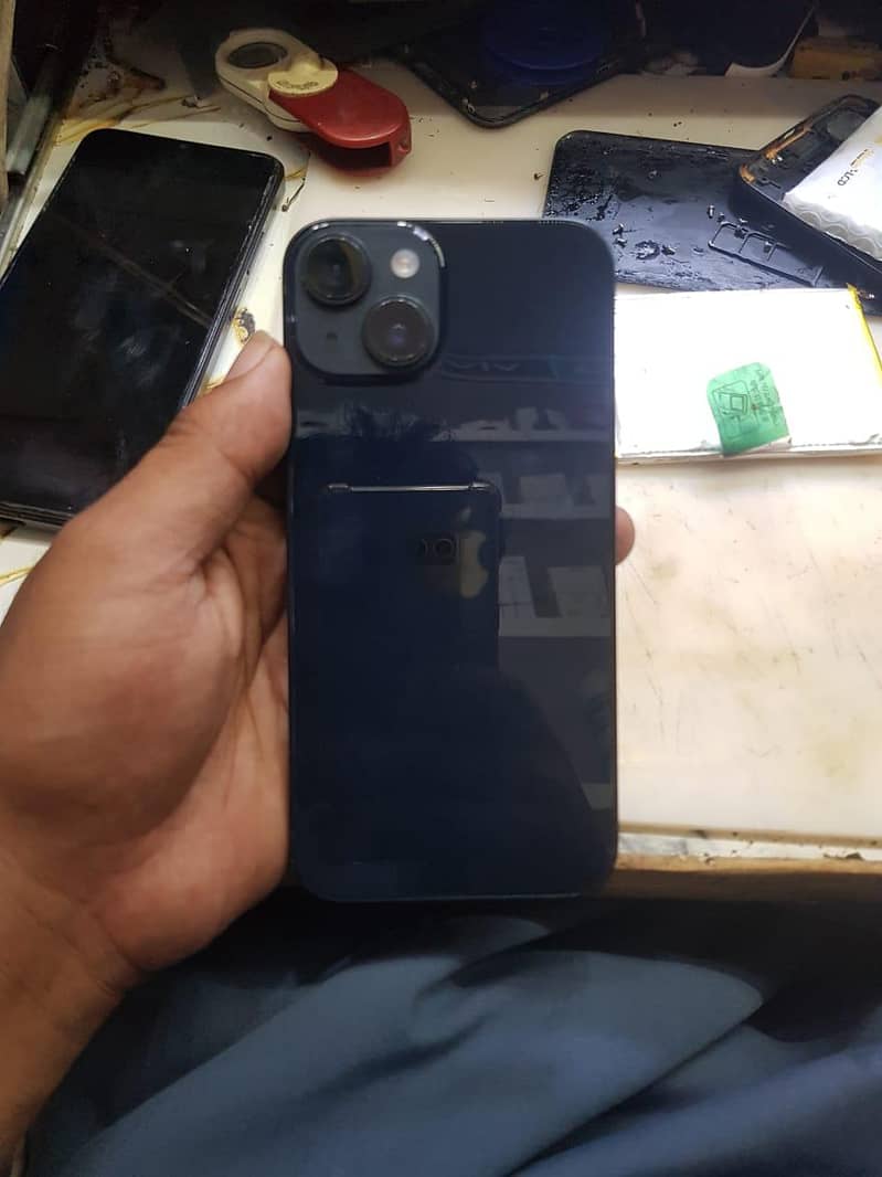 Apple iPhone 13 0