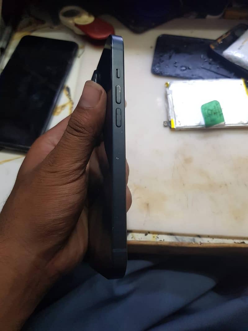 Apple iPhone 13 1