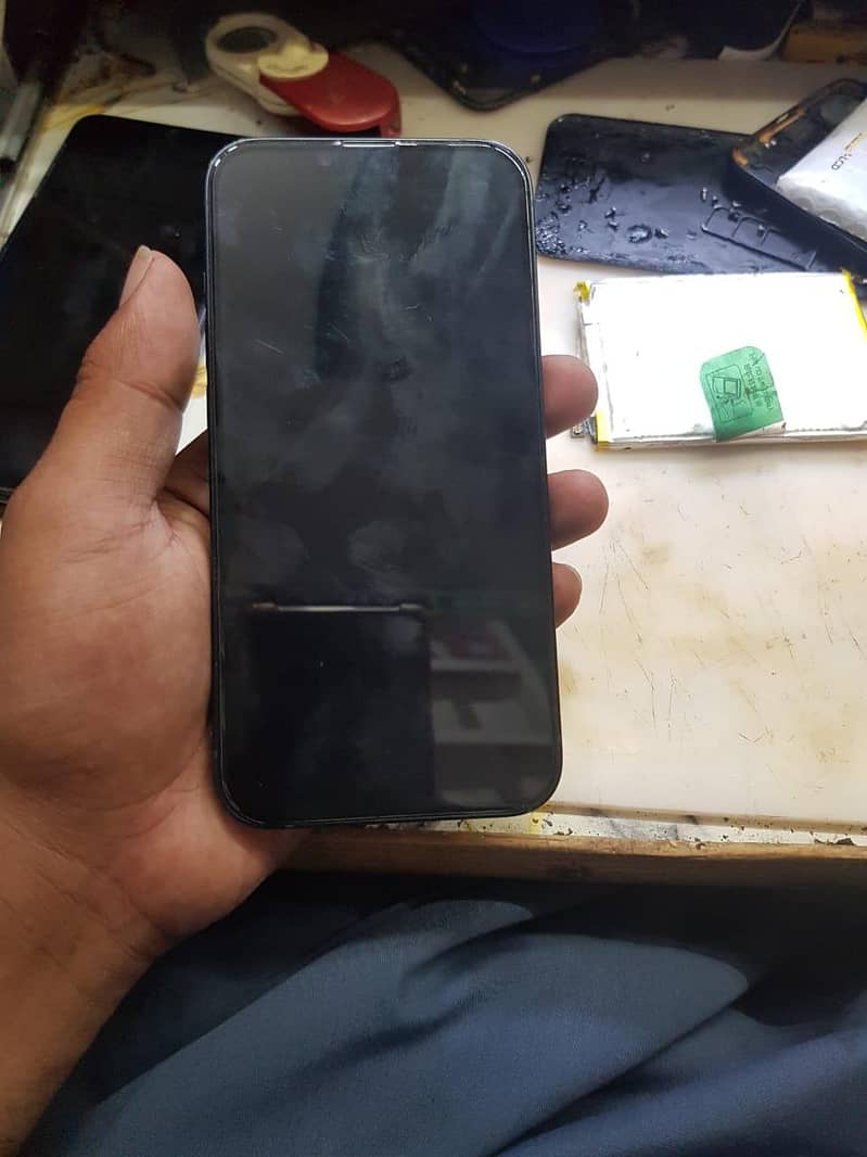 Apple iPhone 13 2