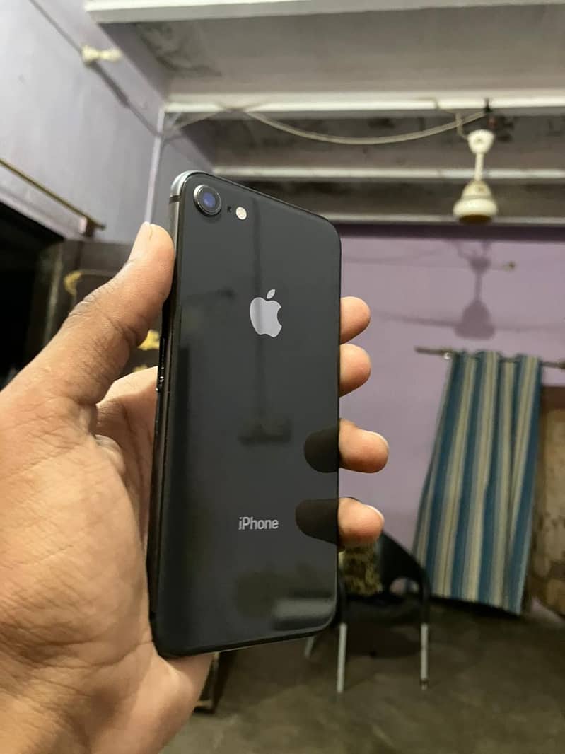 Apple iPhone 8 1