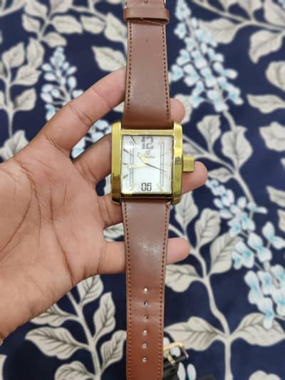 branded watch ⌚ only on 2500