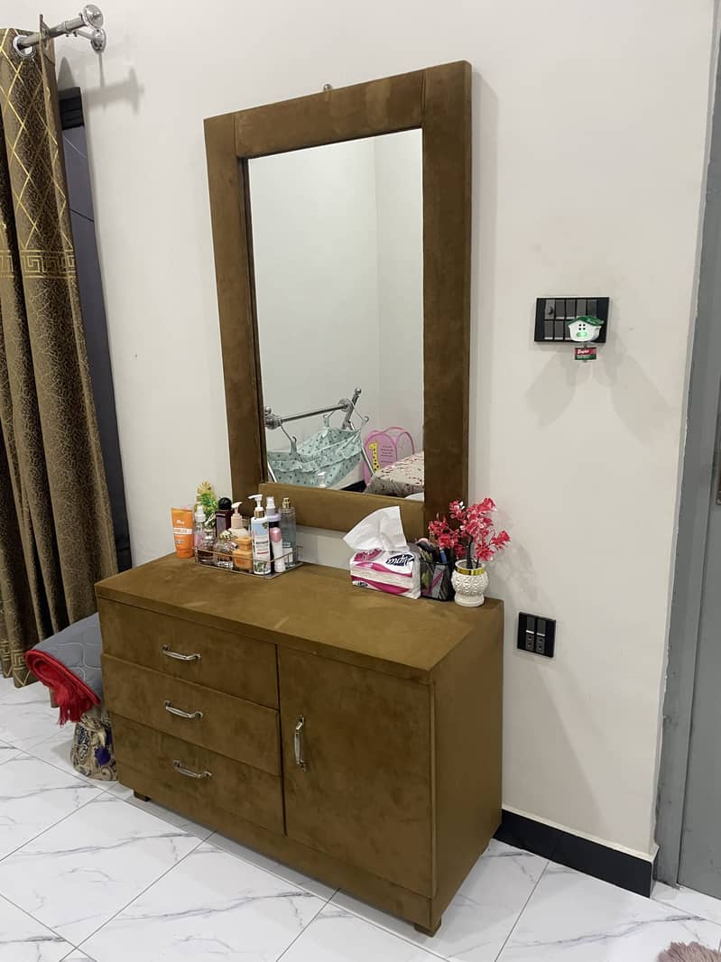 Bed set with dressing table 2