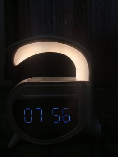 Wireless charging speeker for sale 7 colours lights and new condition