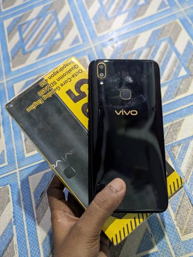 Vivo Y85 with box