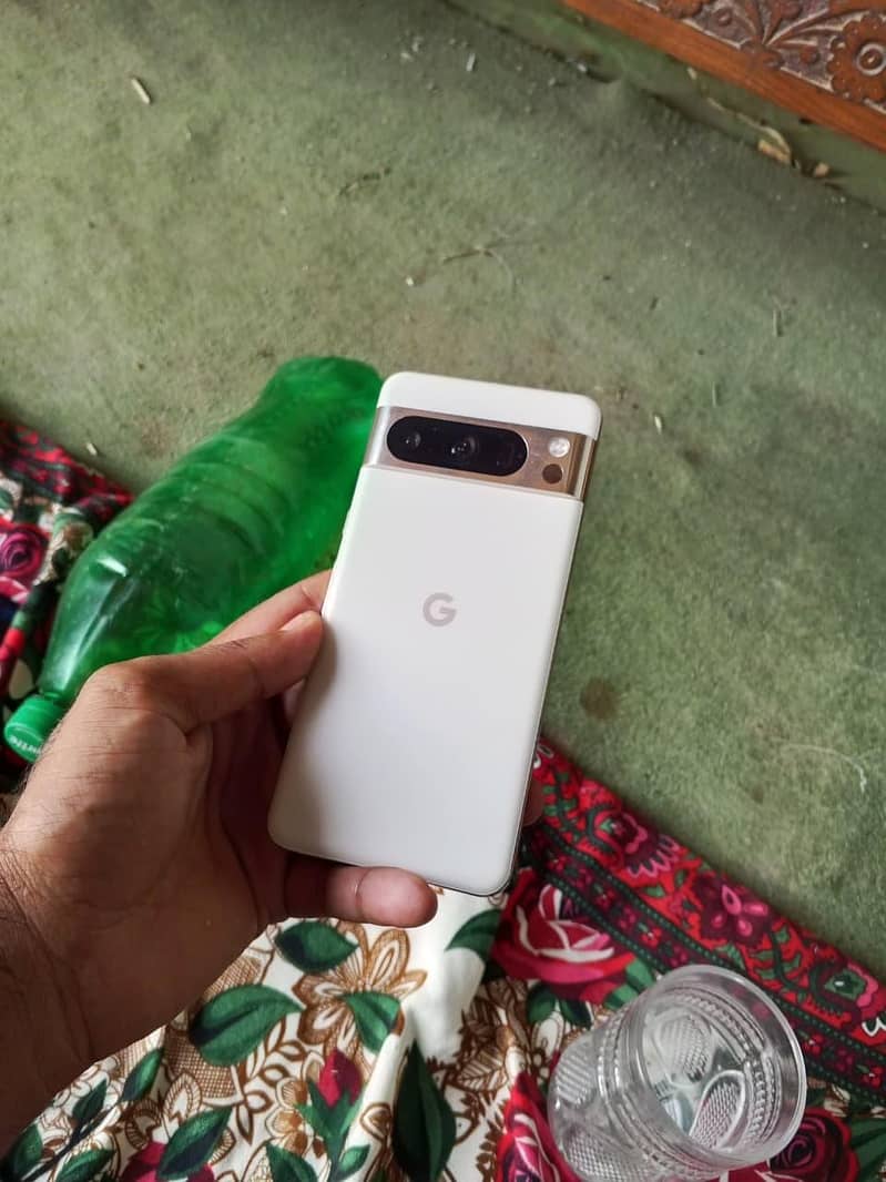 Google Pixel 8 Pro 10