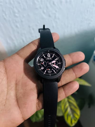 SAMSUNG ORIGINAL SMART WATCH WITH ORIGINAL CHARGER