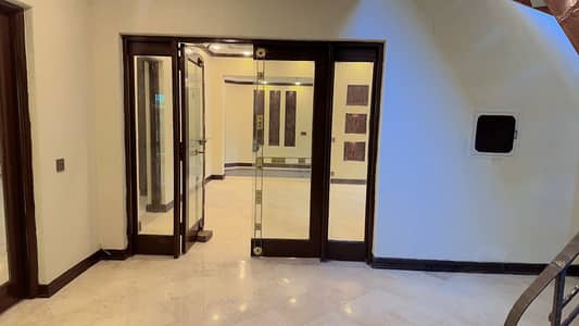 FACING PARK STREET 1 20 MARLA ELEGANT AND FULLY MAINTAINED SUPER HOT LOCATED BUNGALOW IS AVAILABLE IN THE Z BLOCK OF DHA PHASE 3 LAHORE.